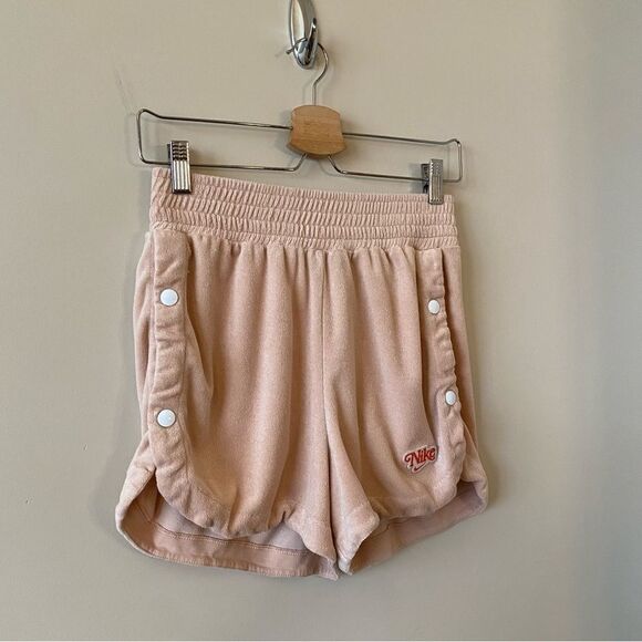 Nike- Sportswear Retro Femme Shorts - Picture 6 of 9